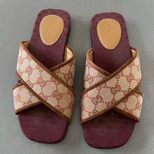 Gucci slides monogram 37